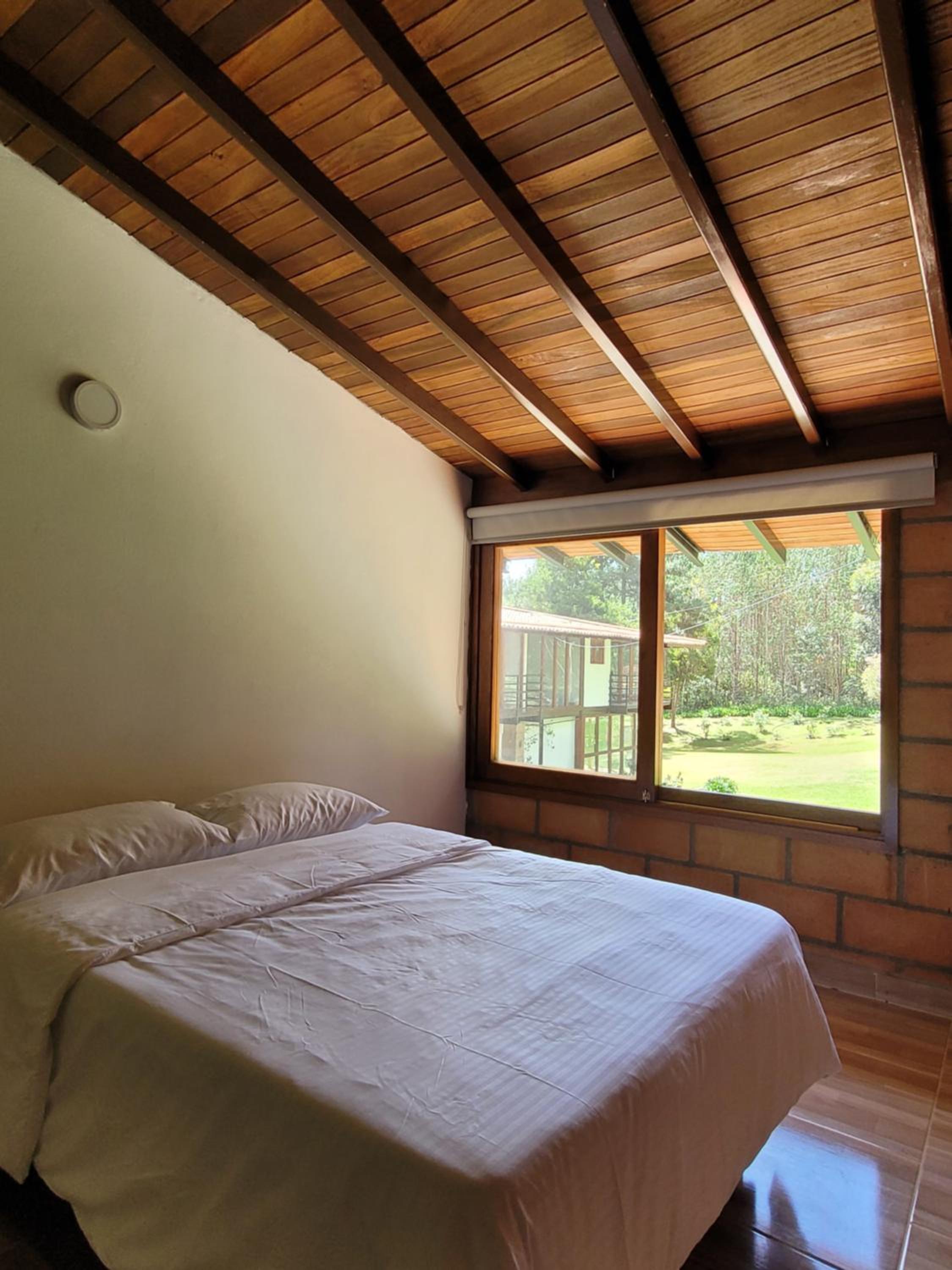 La Pascana Ecolodge frente al parque Arví Entorno natural excepcional, reserva natural, áreas protegidas, conexión con la naturaleza y avistamiento de aves