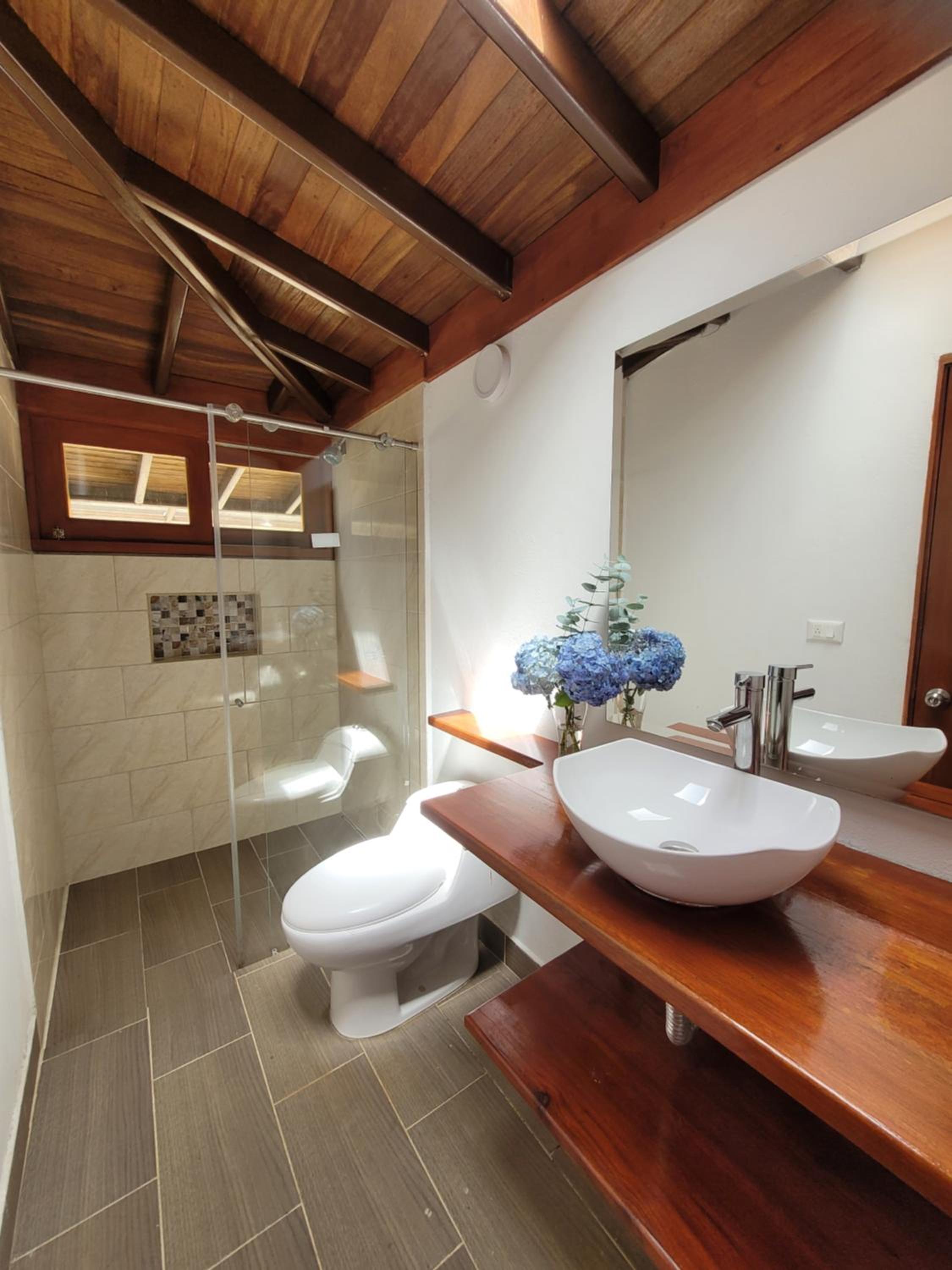 La Pascana Ecolodge frente al parque Arví Entorno natural excepcional, reserva natural, áreas protegidas, conexión con la naturaleza y avistamiento de aves