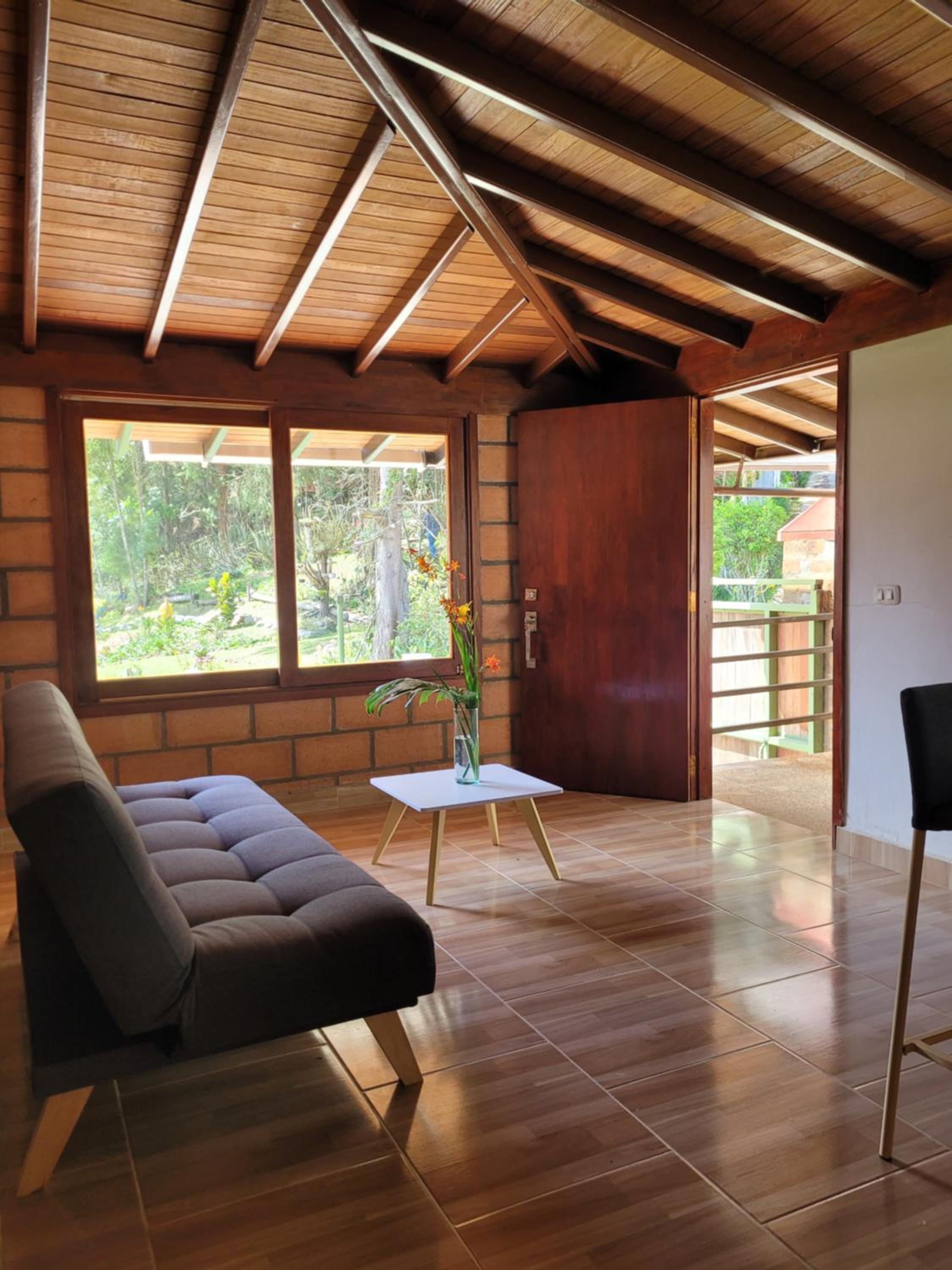 La Pascana Ecolodge frente al parque Arví Entorno natural excepcional, reserva natural, áreas protegidas, conexión con la naturaleza y avistamiento de aves