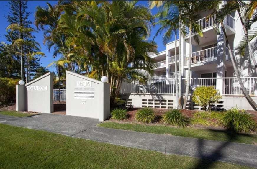 Burleigh Heads Koala Park Pool & Parking