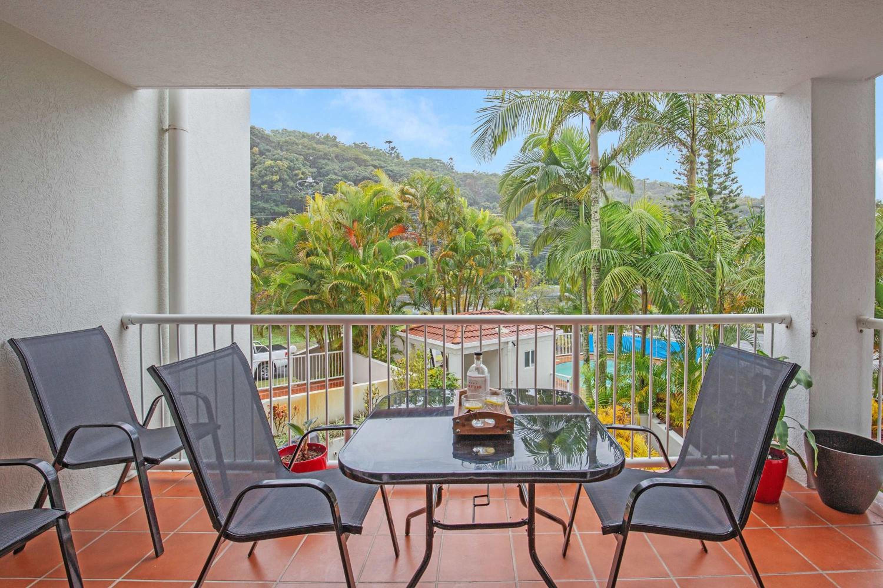 Burleigh Heads Koala Park Pool & Parking
