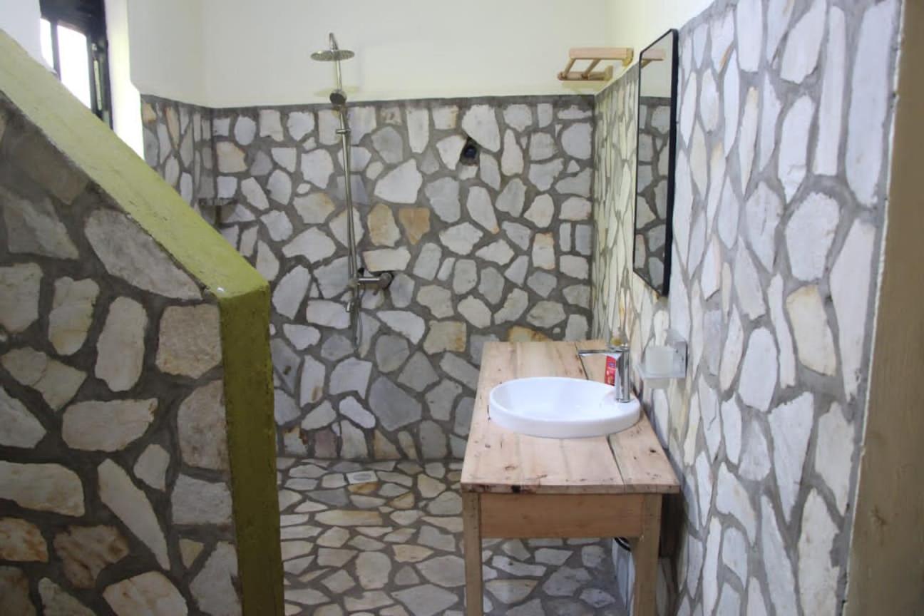 Gorrila Bluff lodge