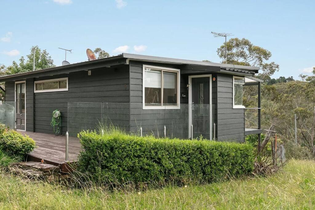 Hotel The Mountain View Cottage in Leura - Image 1