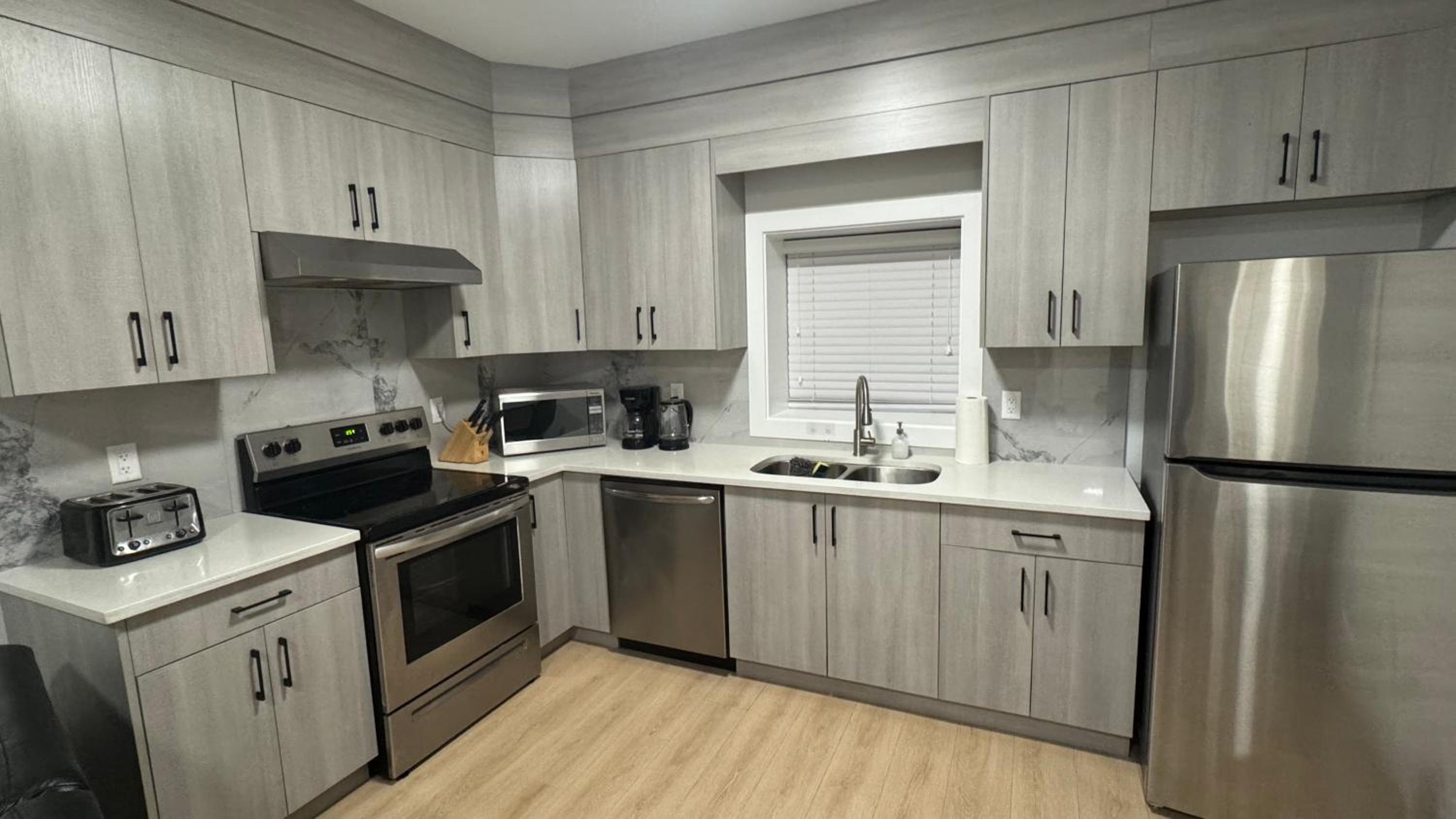 New & Modern 2 bedroom suite