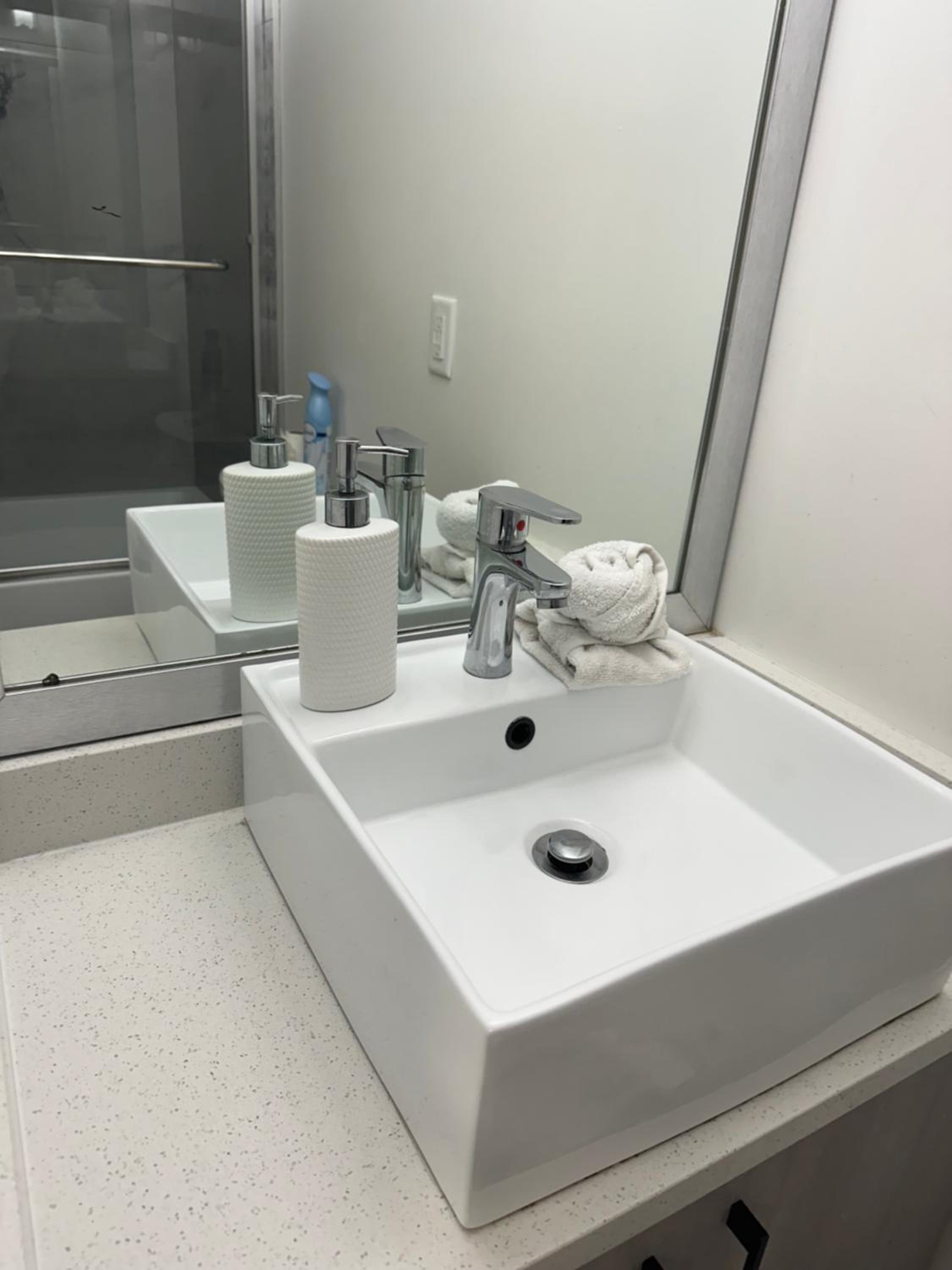 New & Modern 2 bedroom suite