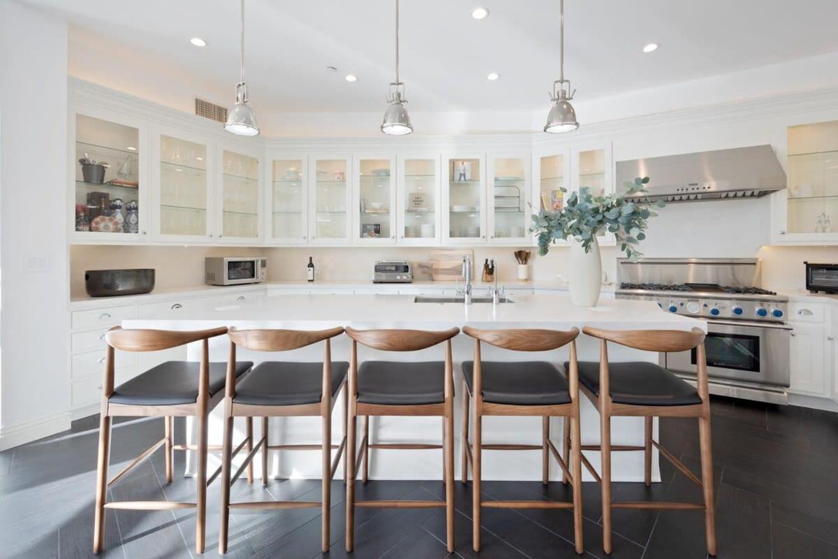 Chateau Beverly Hills by Stay Awhile Villas