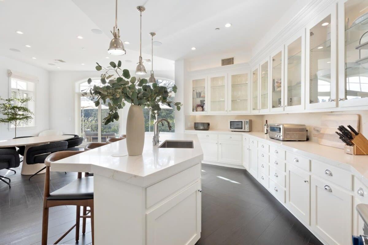Chateau Beverly Hills by Stay Awhile Villas