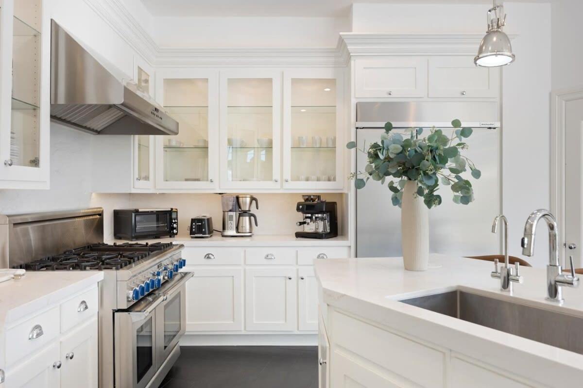 Chateau Beverly Hills by Stay Awhile Villas