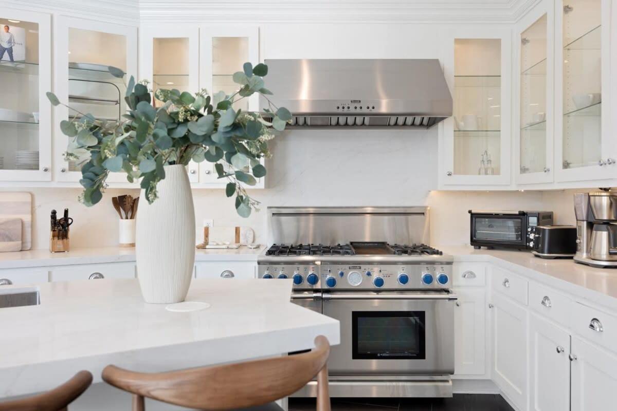 Chateau Beverly Hills by Stay Awhile Villas