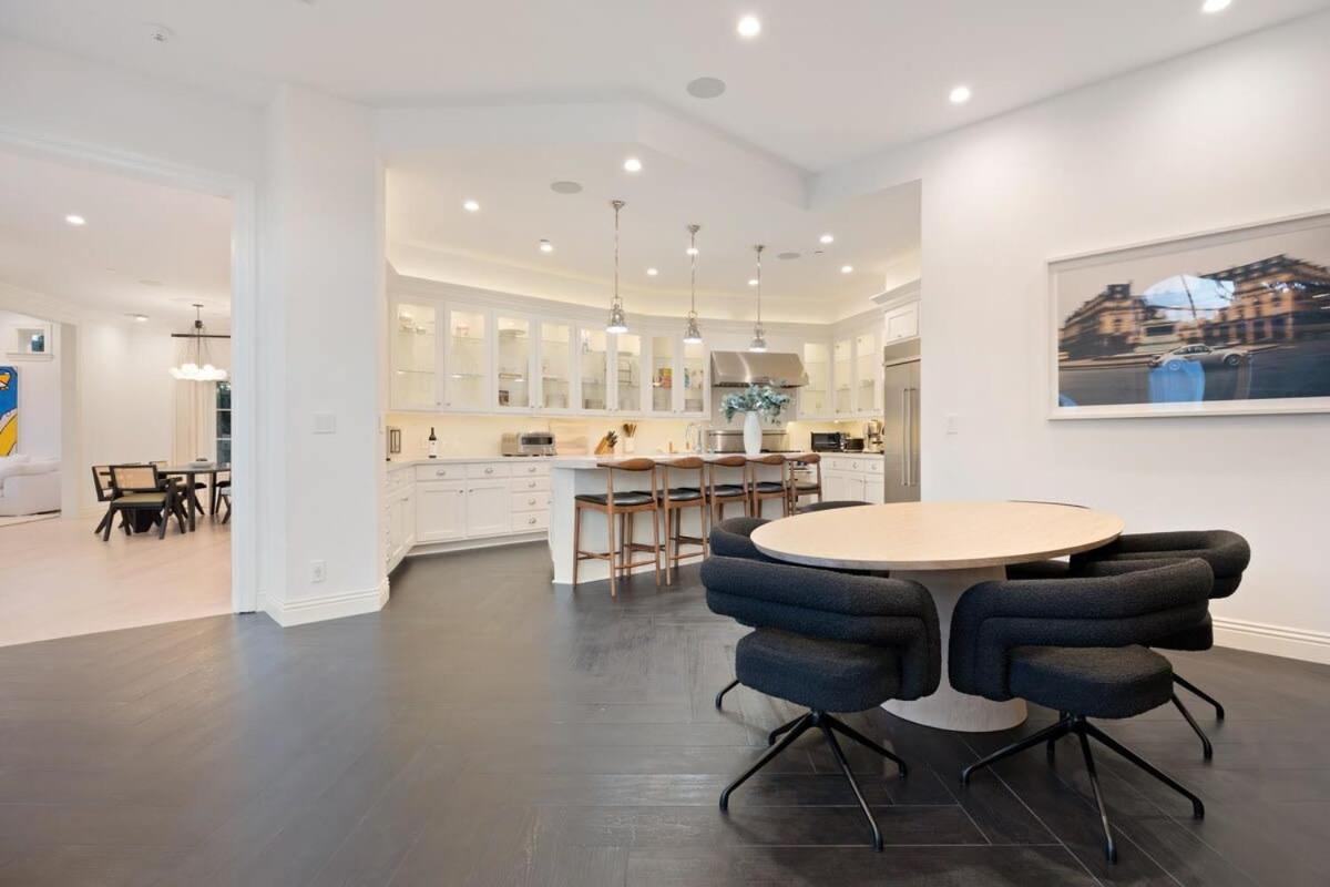 Chateau Beverly Hills by Stay Awhile Villas