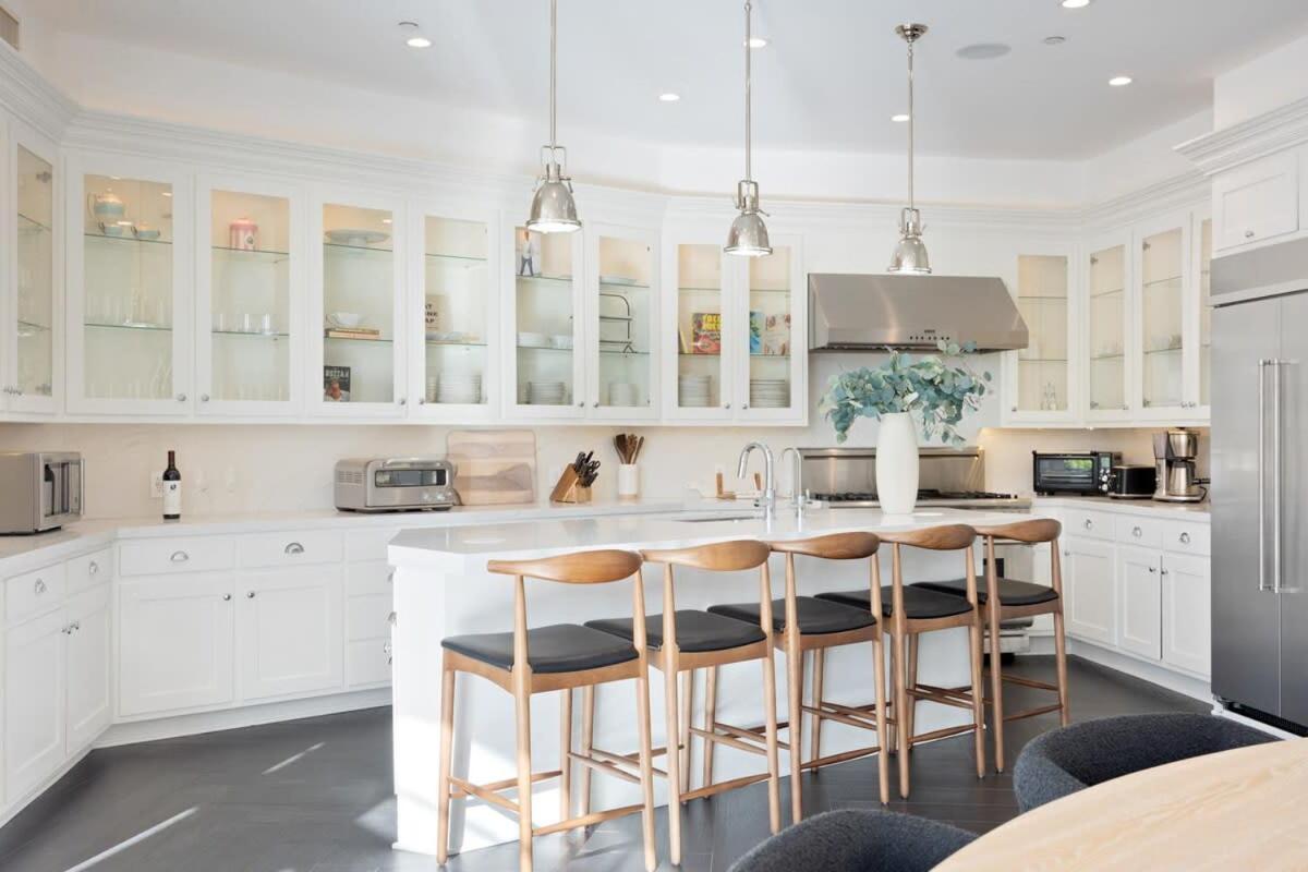 Chateau Beverly Hills by Stay Awhile Villas