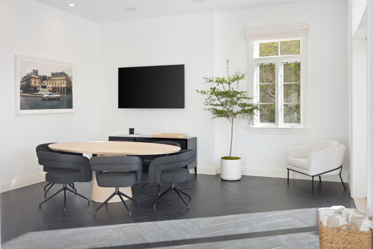 Chateau Beverly Hills by Stay Awhile Villas
