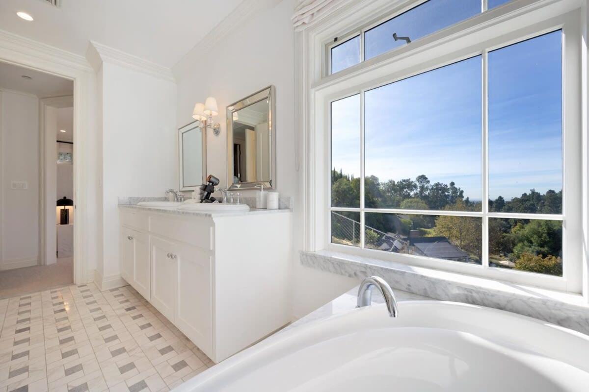 Chateau Beverly Hills by Stay Awhile Villas