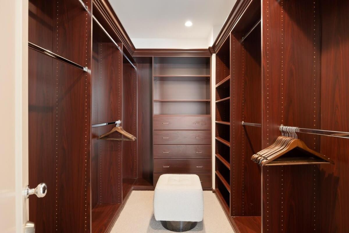 Chateau Beverly Hills by Stay Awhile Villas