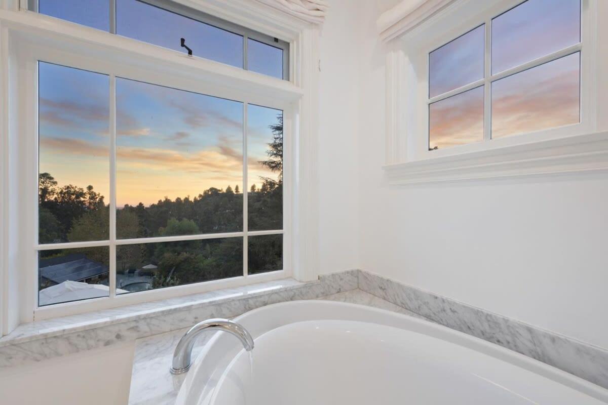 Chateau Beverly Hills by Stay Awhile Villas