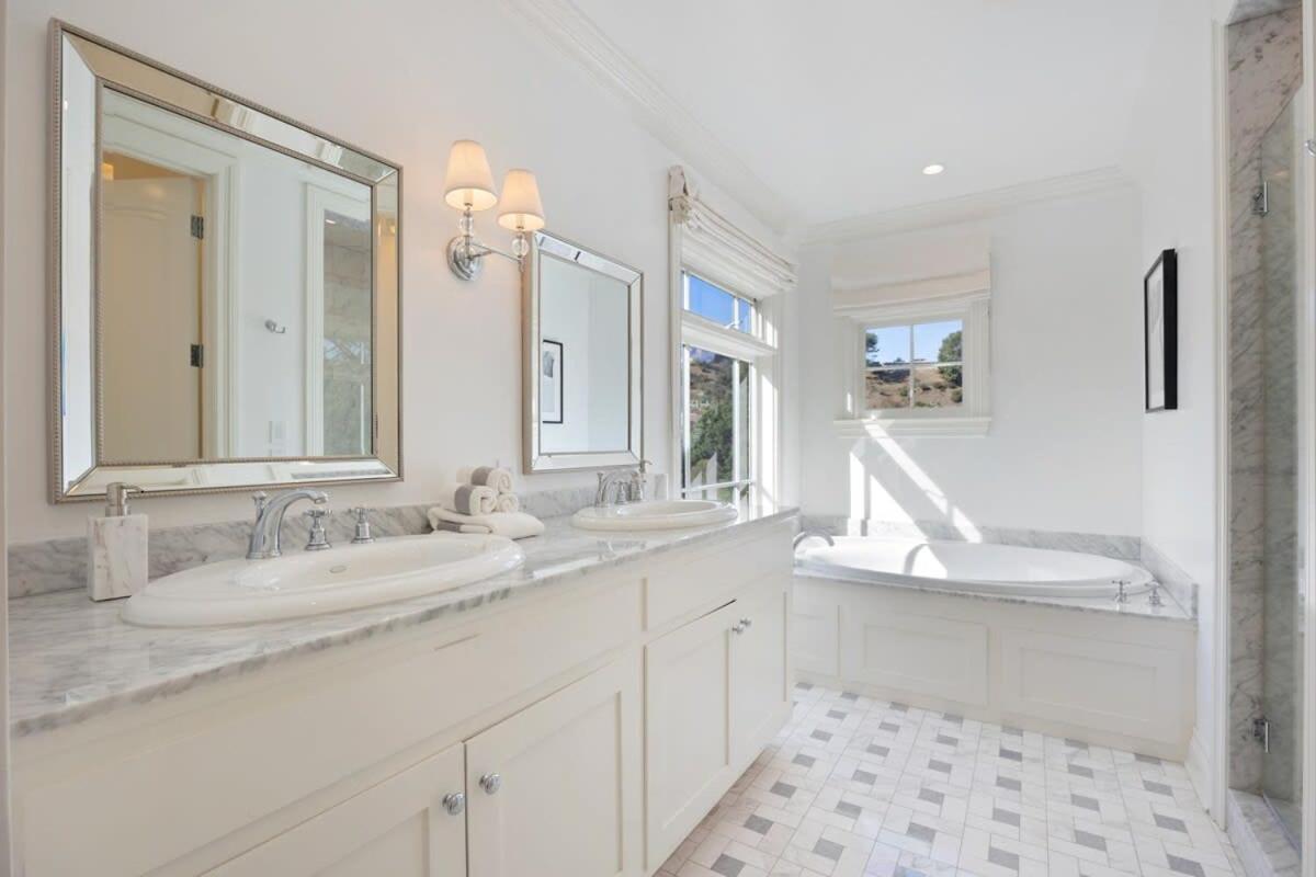 Chateau Beverly Hills by Stay Awhile Villas