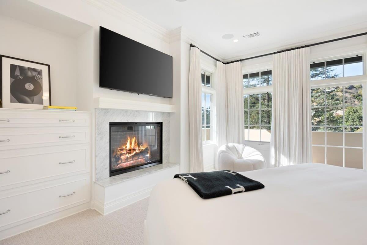 Chateau Beverly Hills by Stay Awhile Villas