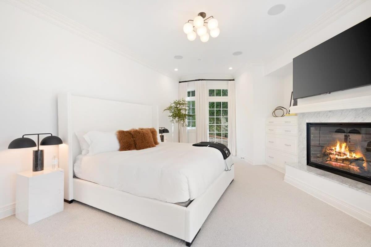 Chateau Beverly Hills by Stay Awhile Villas