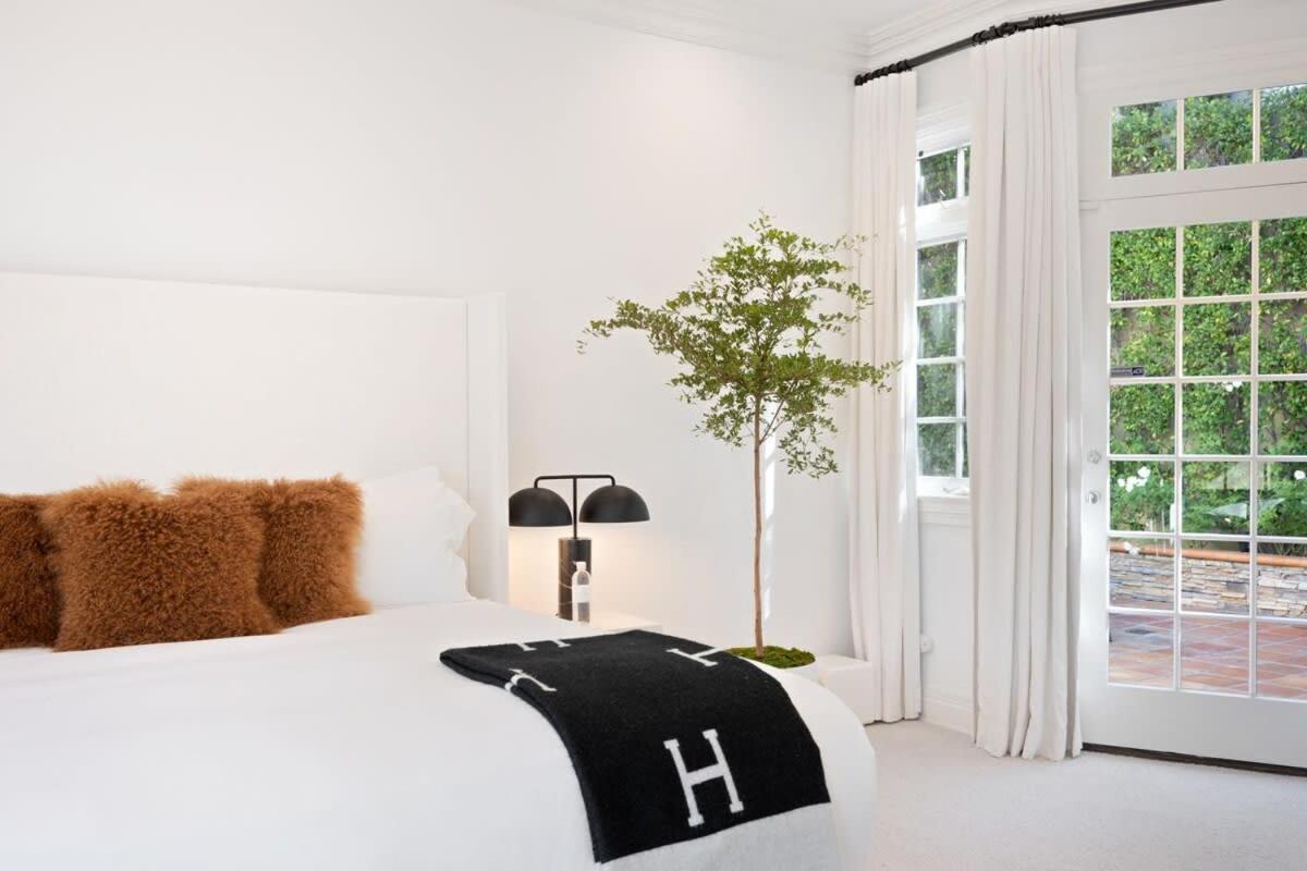 Chateau Beverly Hills by Stay Awhile Villas