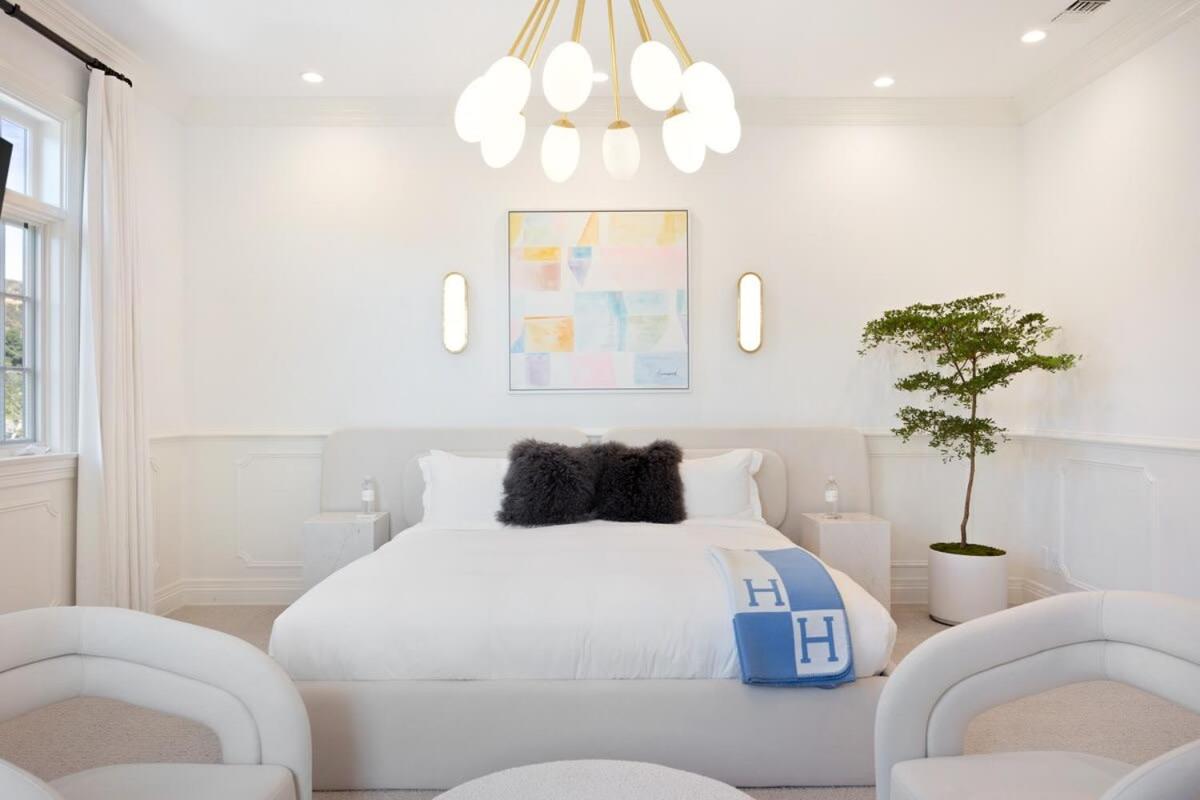 Chateau Beverly Hills by Stay Awhile Villas