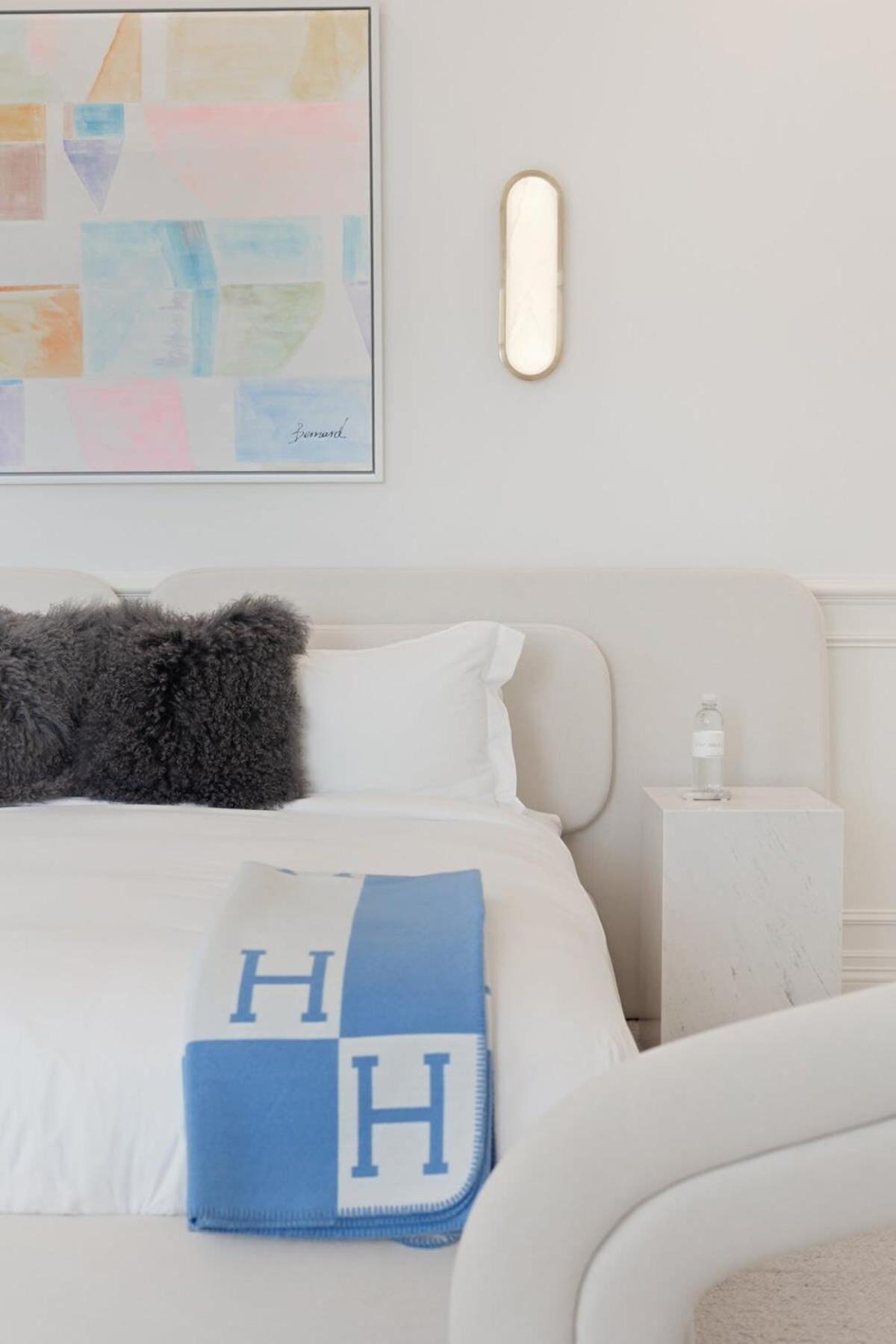 Chateau Beverly Hills by Stay Awhile Villas