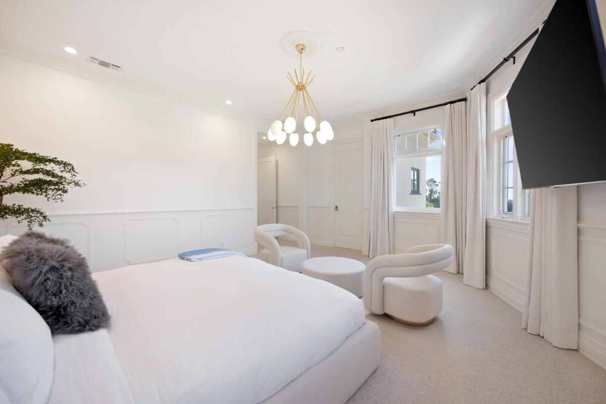 Chateau Beverly Hills by Stay Awhile Villas
