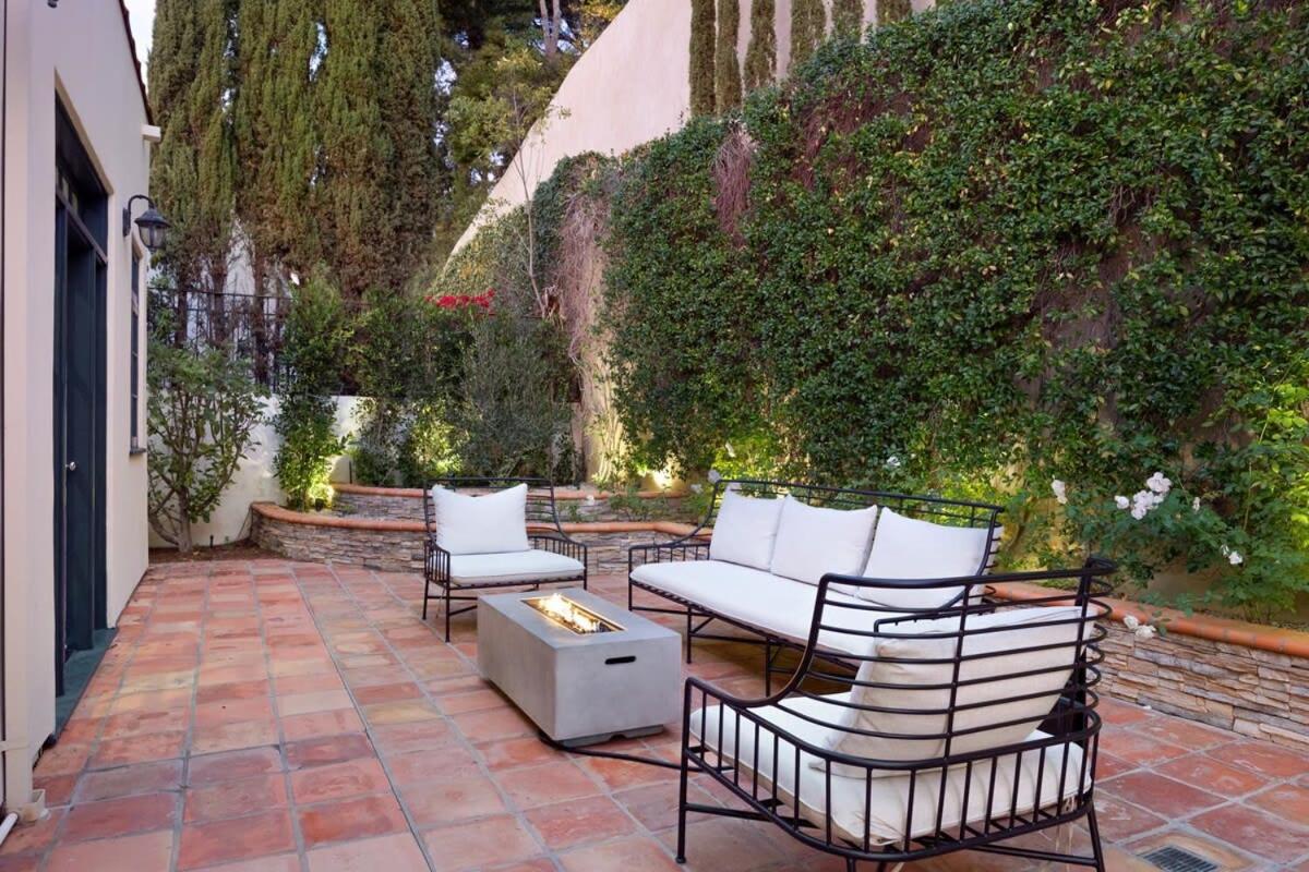Chateau Beverly Hills by Stay Awhile Villas