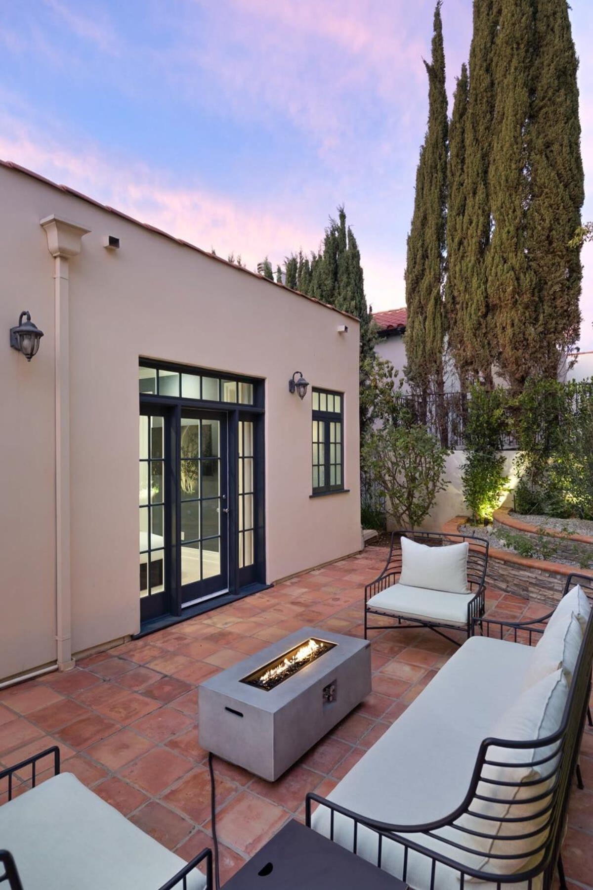 Chateau Beverly Hills by Stay Awhile Villas