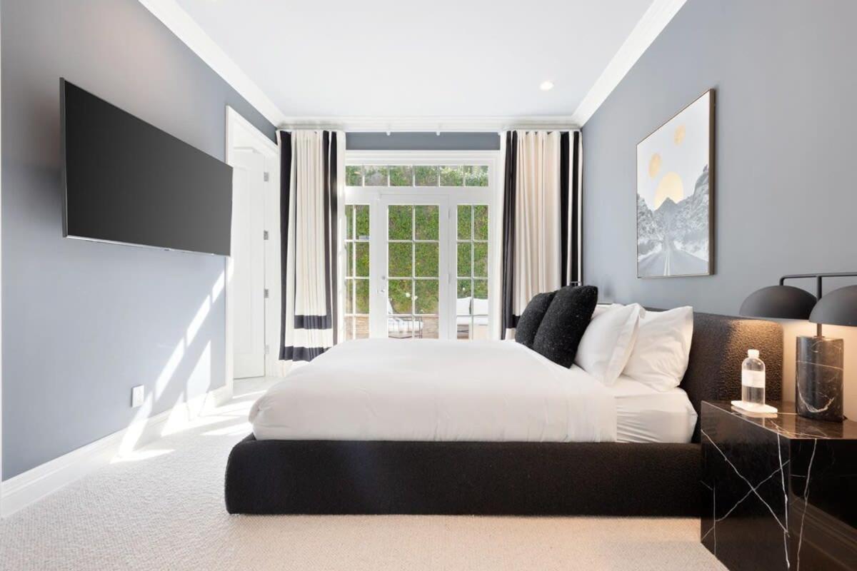 Chateau Beverly Hills by Stay Awhile Villas