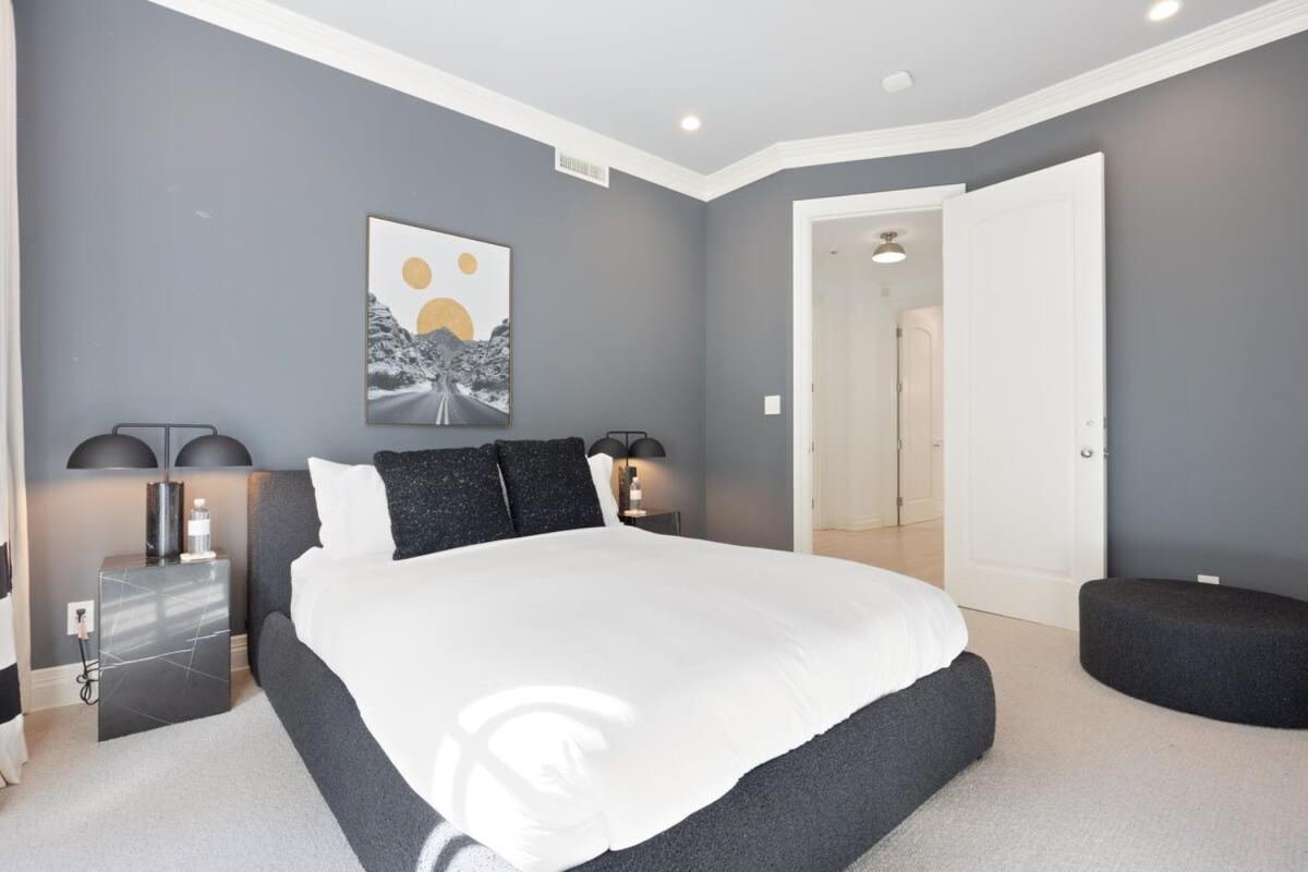 Chateau Beverly Hills by Stay Awhile Villas