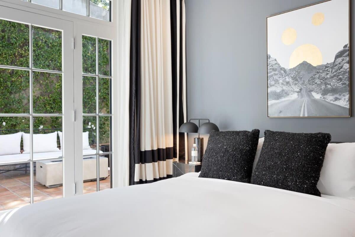 Chateau Beverly Hills by Stay Awhile Villas