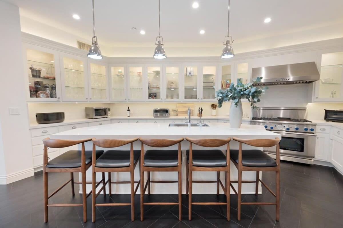 Chateau Beverly Hills by Stay Awhile Villas
