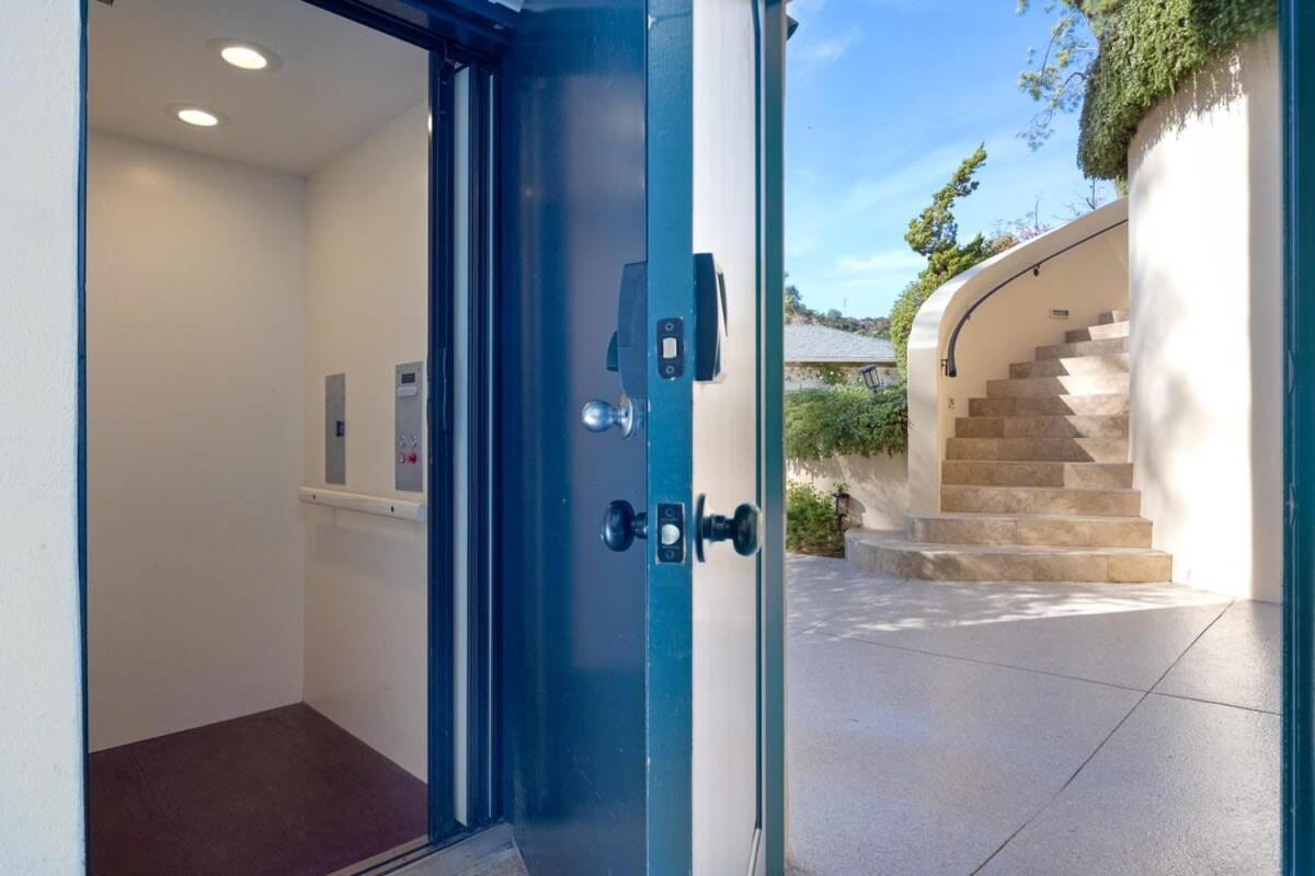 Chateau Beverly Hills by Stay Awhile Villas
