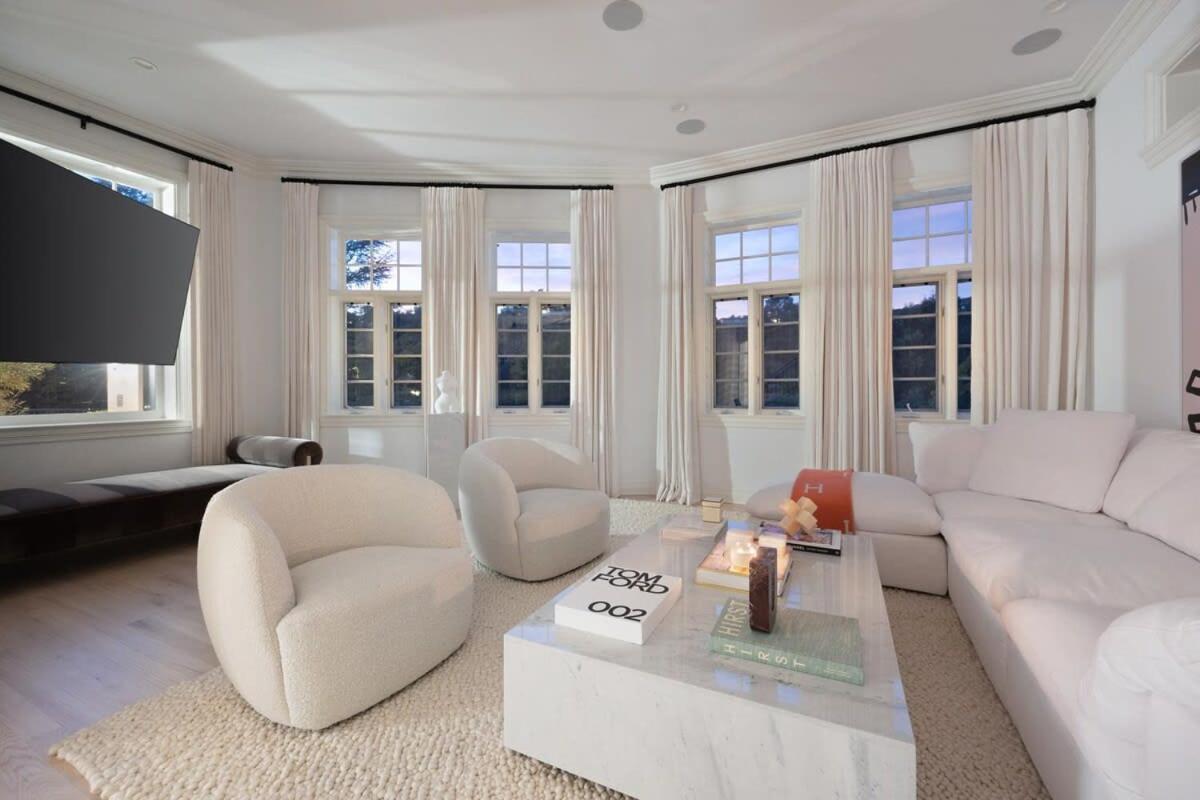 Chateau Beverly Hills by Stay Awhile Villas