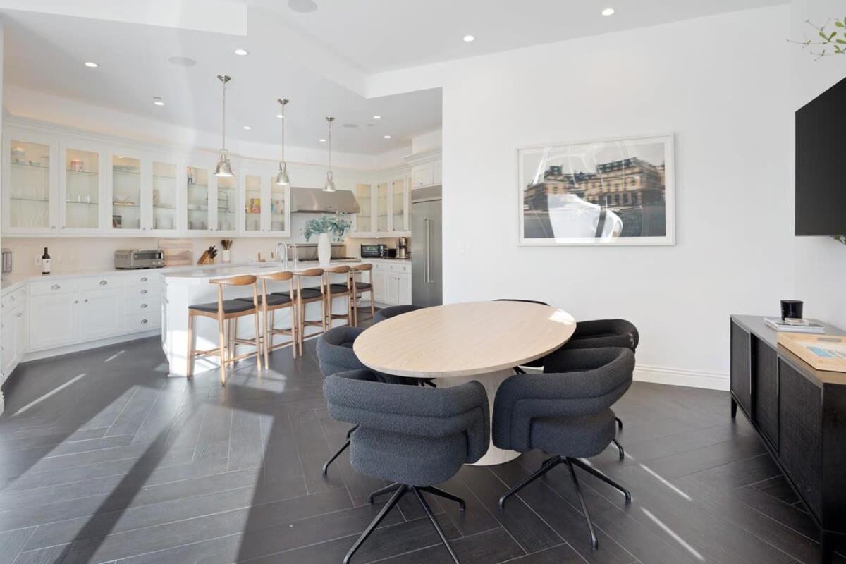 Chateau Beverly Hills by Stay Awhile Villas