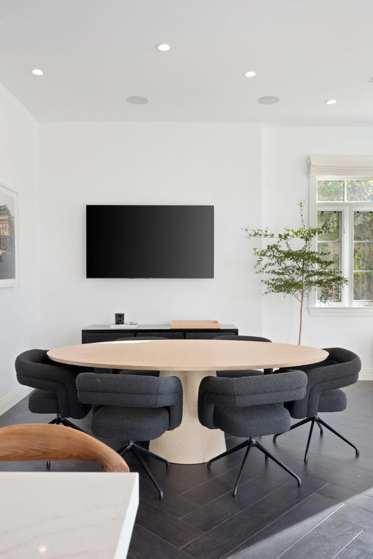 Chateau Beverly Hills by Stay Awhile Villas