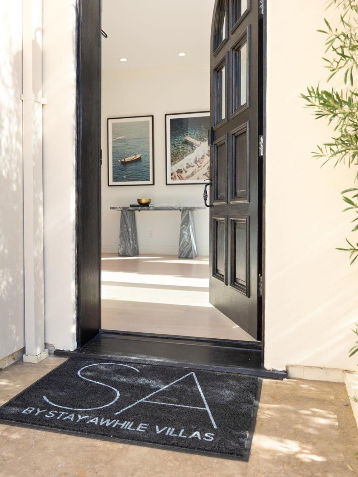 Chateau Beverly Hills by Stay Awhile Villas
