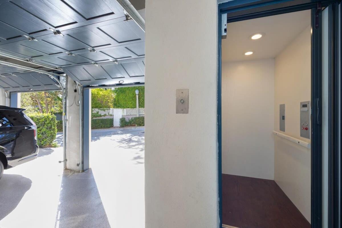 Chateau Beverly Hills by Stay Awhile Villas