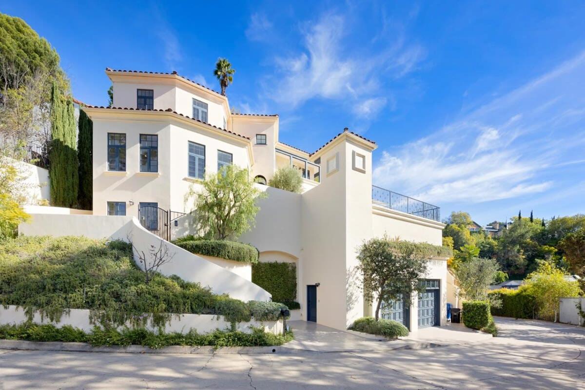 Chateau Beverly Hills by Stay Awhile Villas