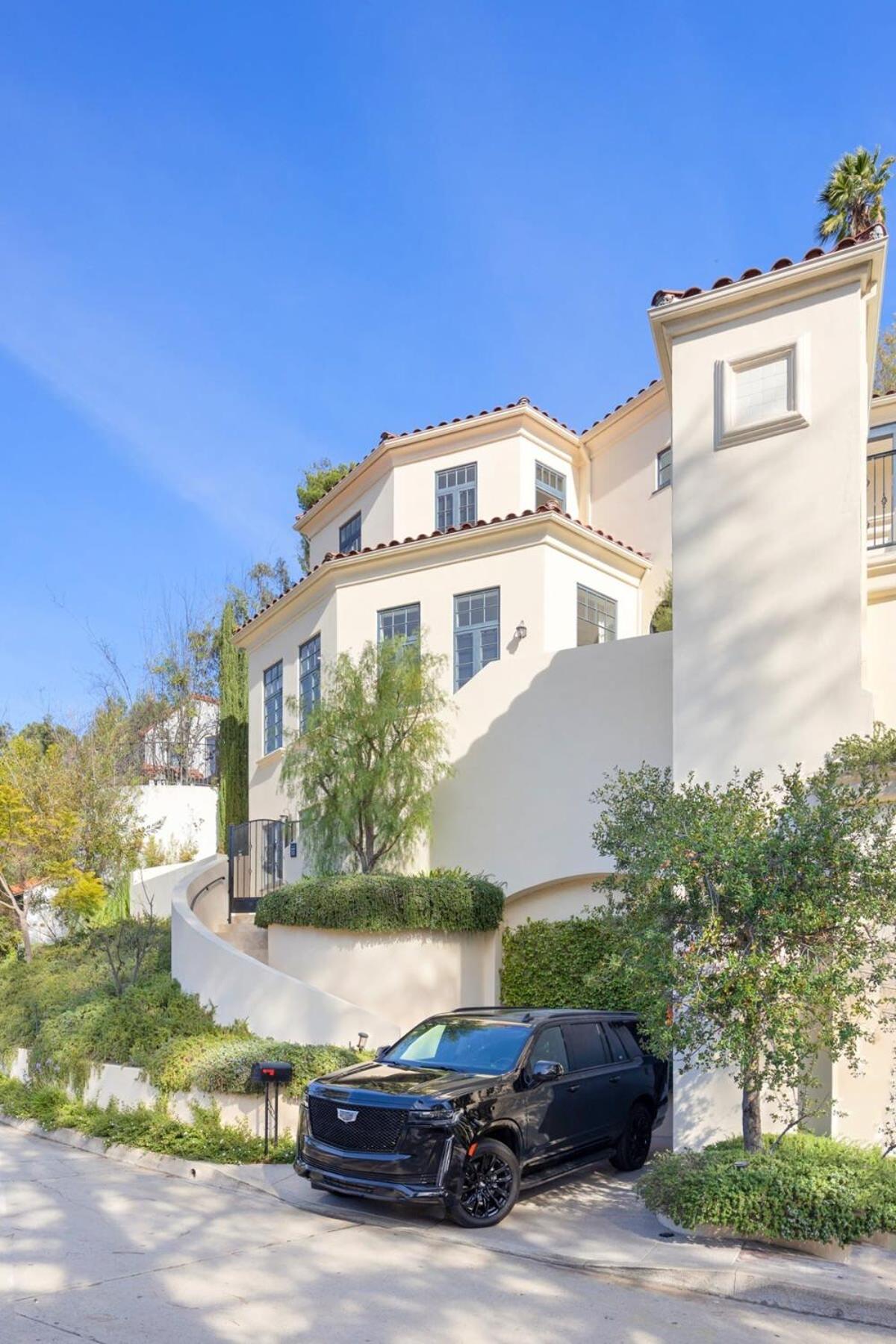Chateau Beverly Hills by Stay Awhile Villas