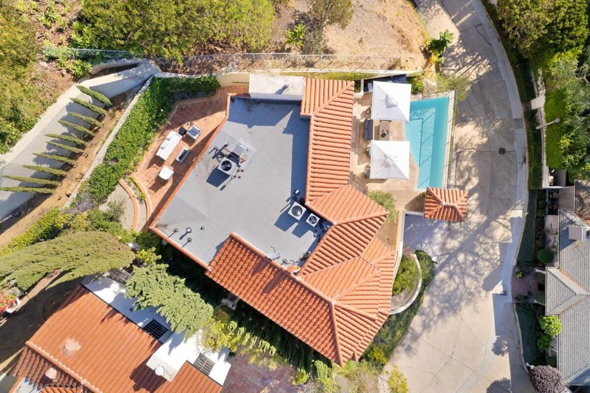 Chateau Beverly Hills by Stay Awhile Villas