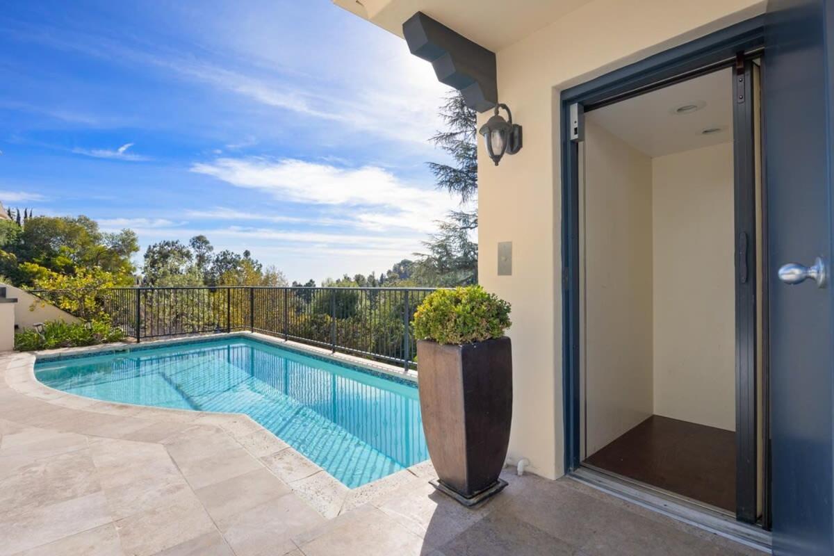 Chateau Beverly Hills by Stay Awhile Villas