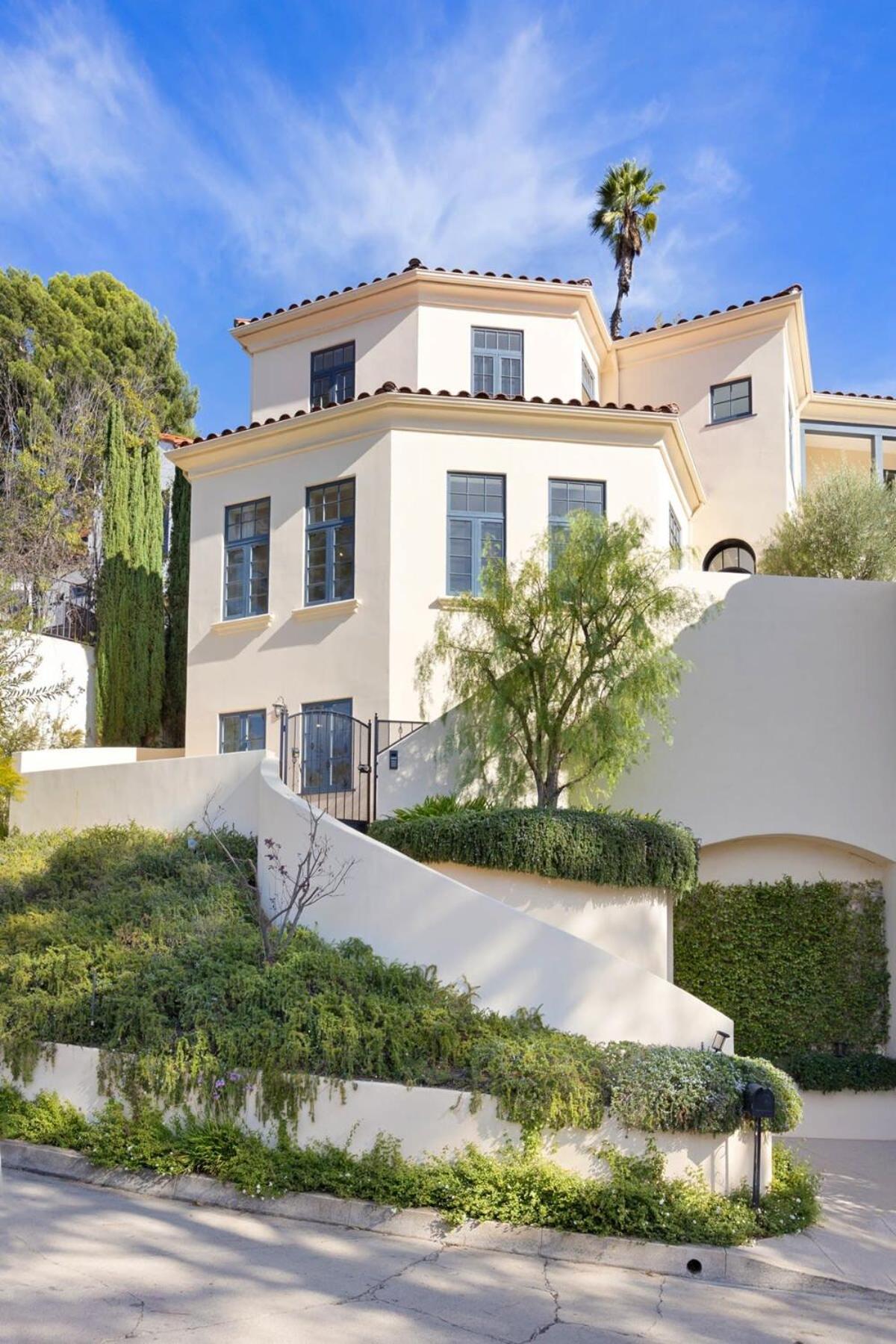Chateau Beverly Hills by Stay Awhile Villas