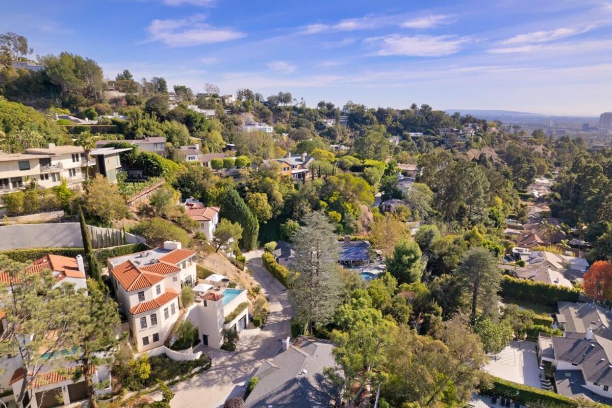 Chateau Beverly Hills by Stay Awhile Villas