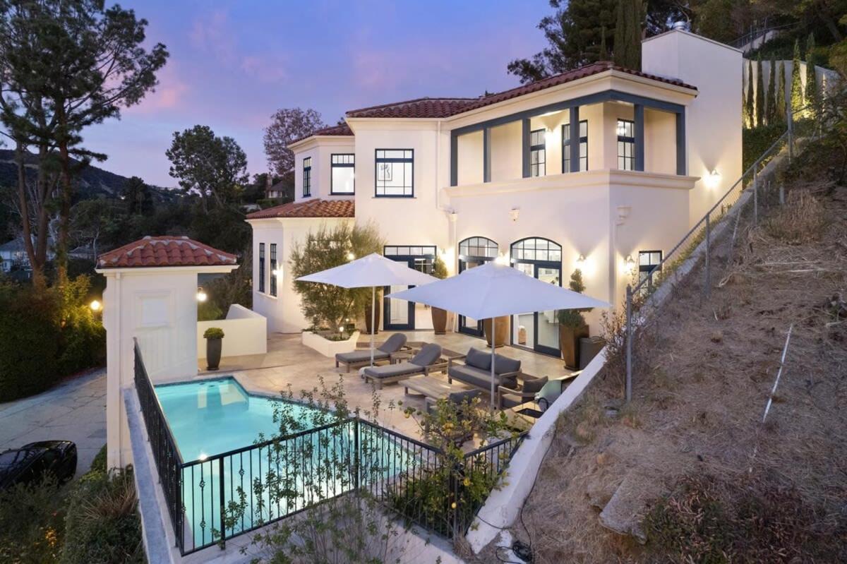 Chateau Beverly Hills by Stay Awhile Villas