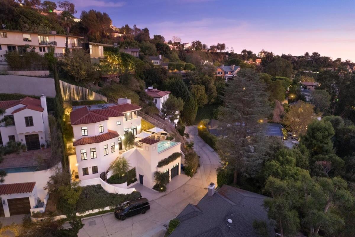 Chateau Beverly Hills by Stay Awhile Villas