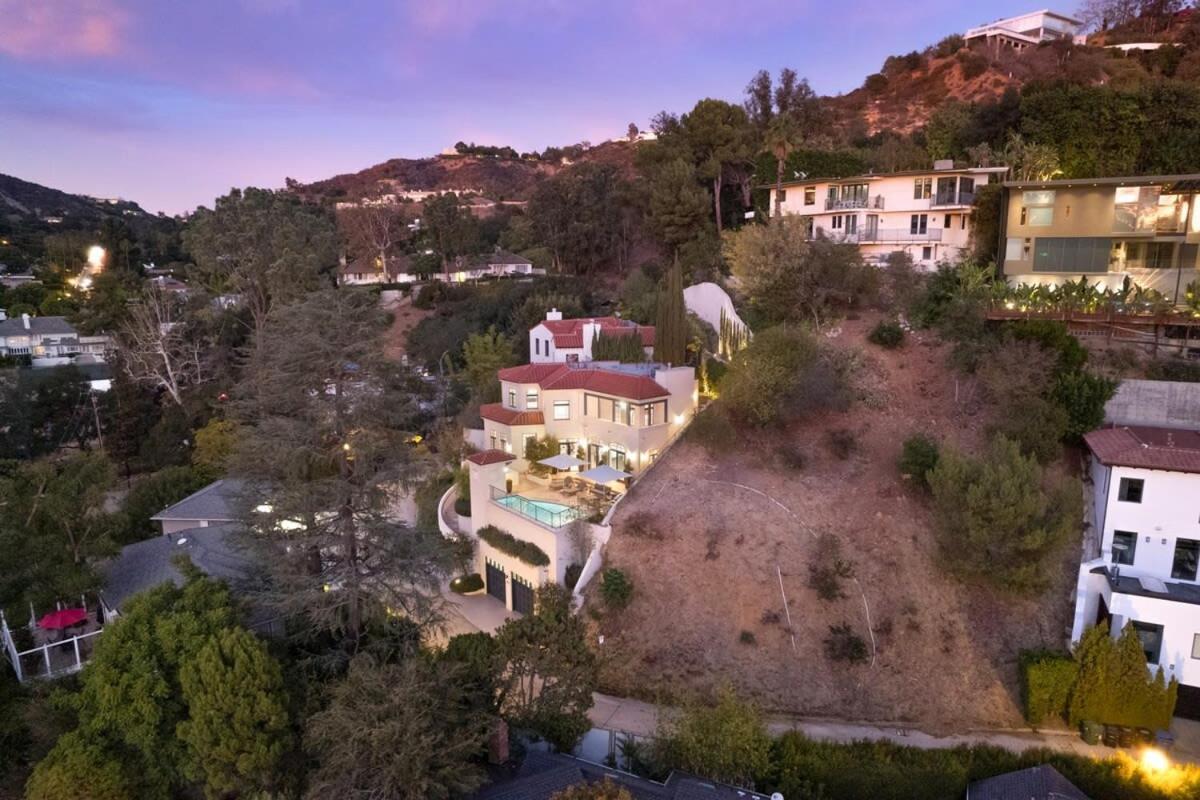 Chateau Beverly Hills by Stay Awhile Villas