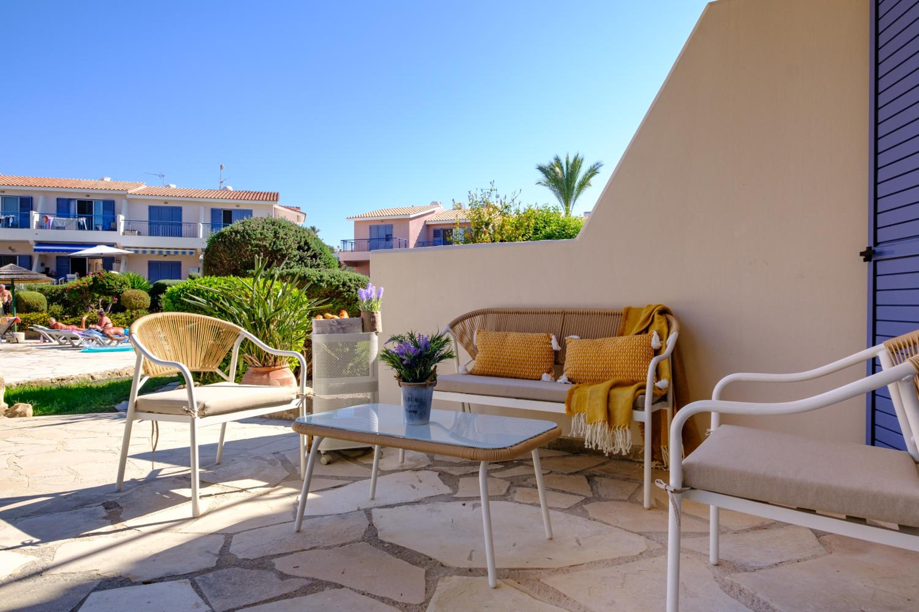 NEW Luxury Townhouse 2BR-2BA Large Terrace & Pool