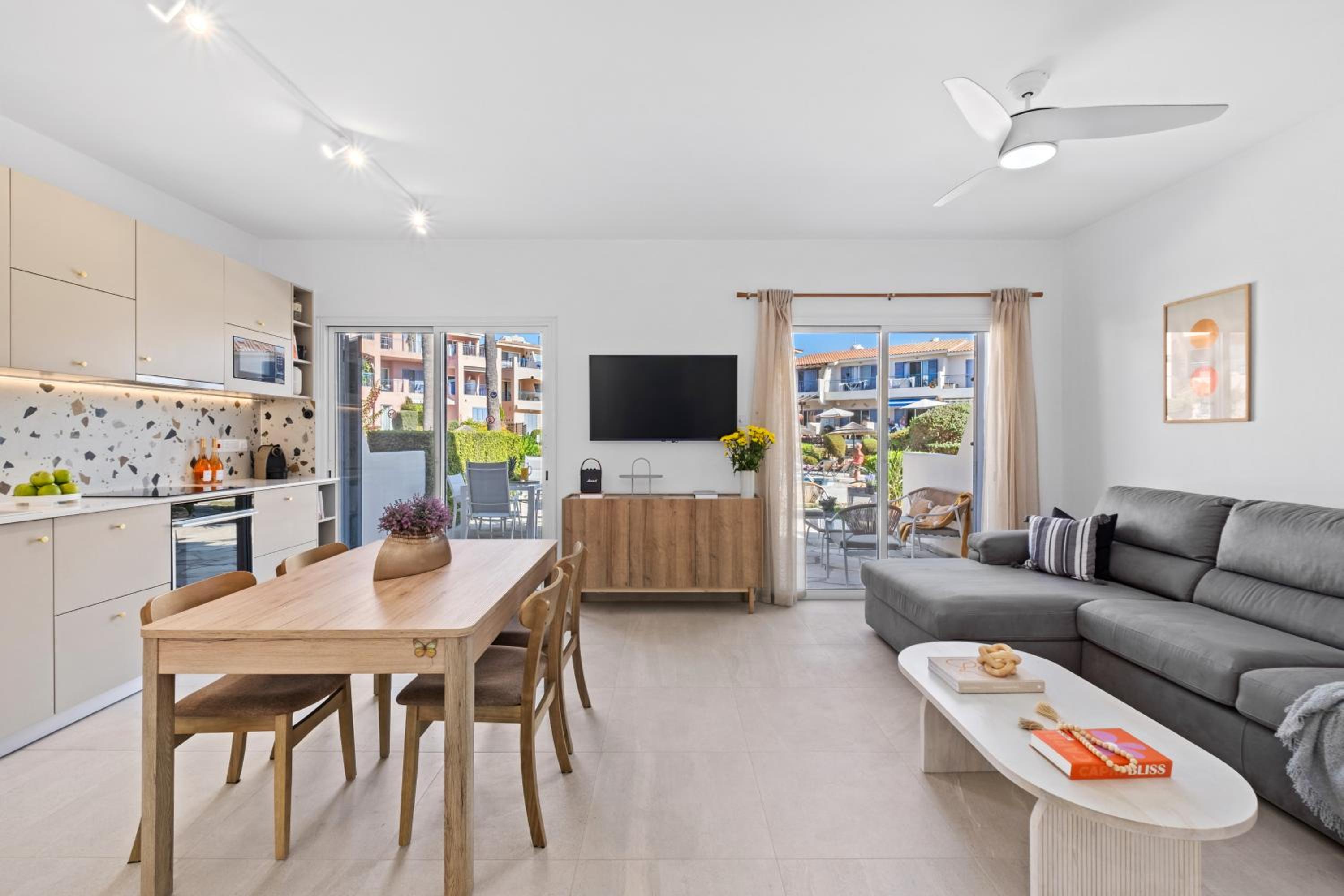 NEW Luxury Townhouse 2BR-2BA Large Terrace & Pool