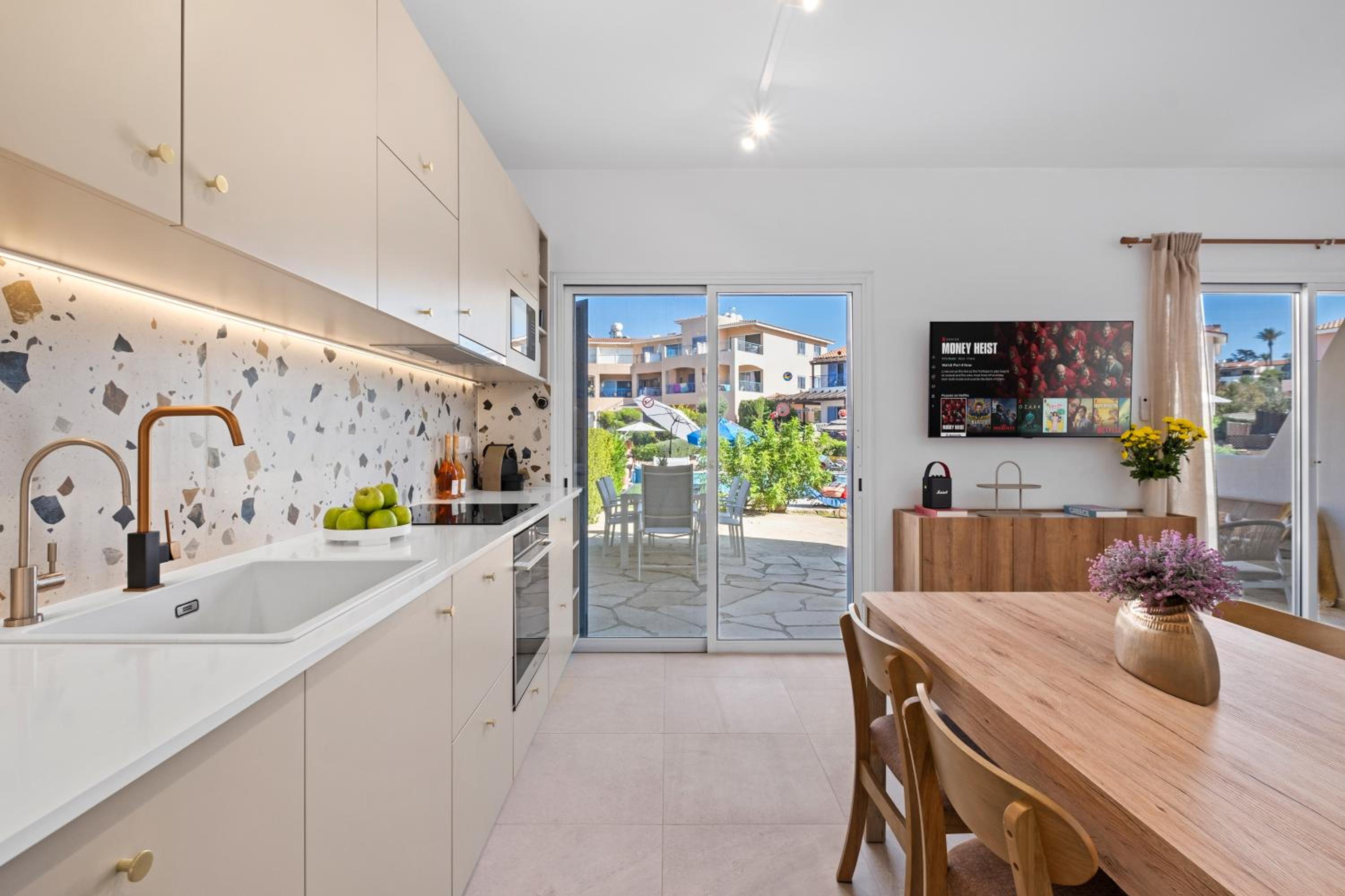 NEW Luxury Townhouse 2BR-2BA Large Terrace & Pool